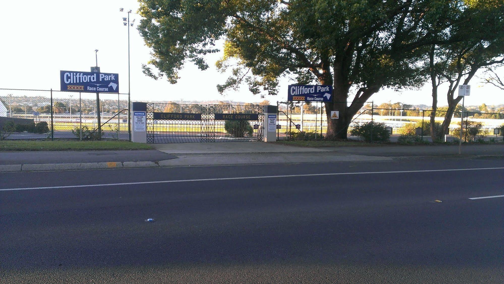 Clifford Park Motor Inn Toowoomba Kültér fotó